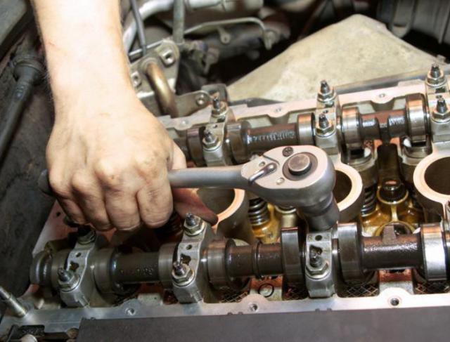 Como é realizada a retífica de motor?